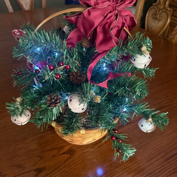 NEW Gnome in a Natural Wicker Basket w/ LED Fairy Lights & Artificial Evergreens - Picture 9 of 14